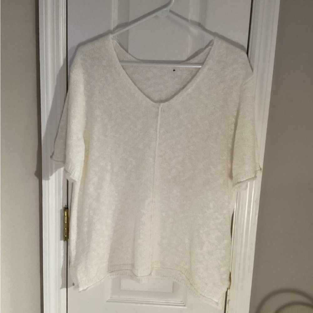 Chic White V-Neck Women's Top